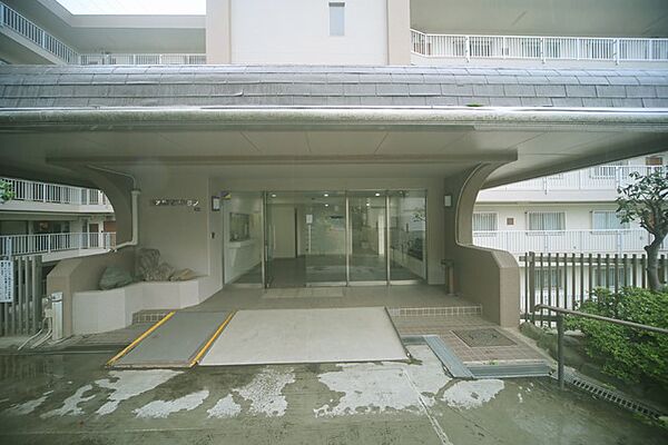 マンションの敷地内には、植栽が施されております♪
