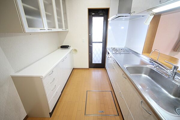 カウンターキッチンで、お料理しながら会話が楽しめます♪