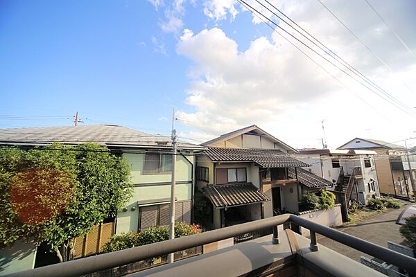 バルコニーからの眺望です！　陽当り眺望良好となっております♪
