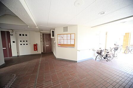 いつも綺麗に保たれております。管理が行き届いたエントランスです♪