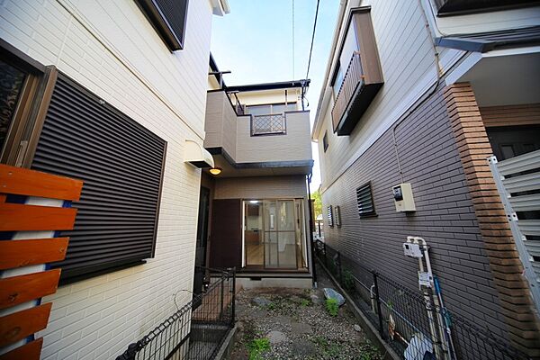 ドラックストアやコンビニなど、お買い物にも便利な立地です♪