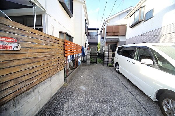 道路とフラットですので、車庫入れがしやすいですね♪