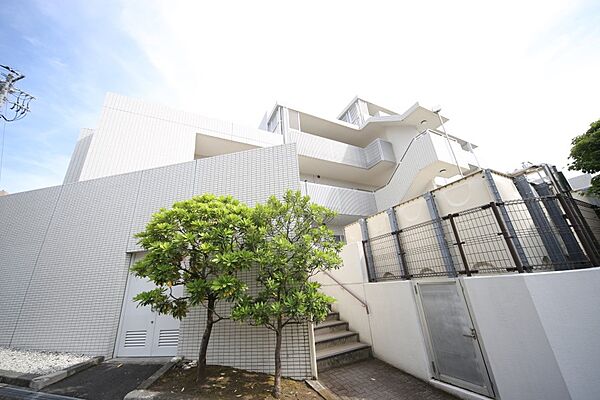 マンションの敷地内には、植栽が施されております♪