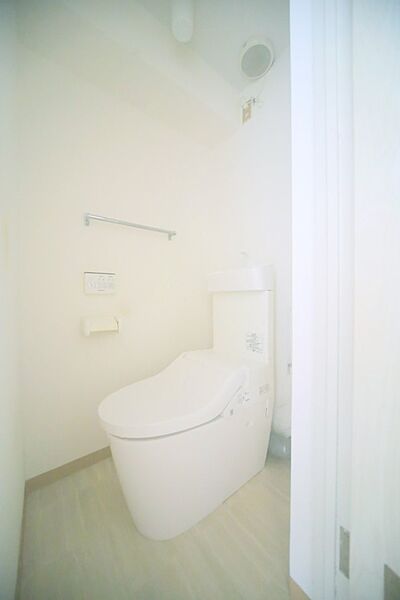 温水洗浄機能付きトイレで、いつも快適ですね♪