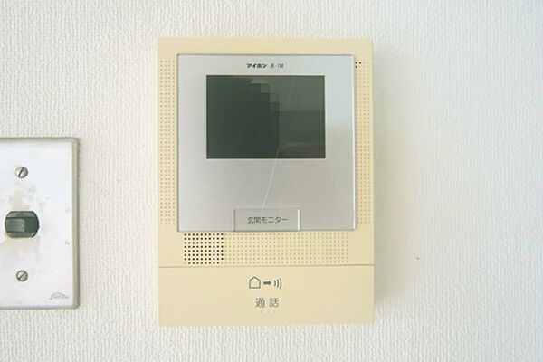 来訪者の確認ができる、モニターホンです。