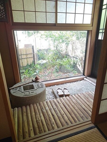 2階にはお庭に面した、和室がございます♪