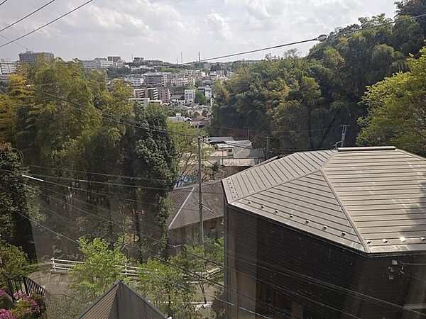 高台に立地しており、視界の開けた眺望です！　陽当り良好となっております♪