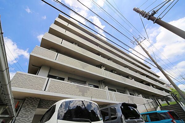 1998年10月築です！　新耐震基準のマンションとなっております♪