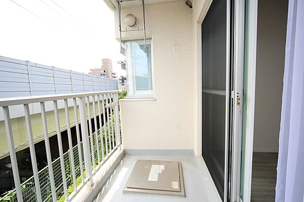 お洗濯物が良く乾きそうな、南向きのワイドバルコニーです♪
