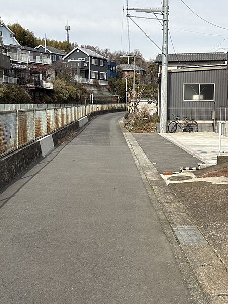 周辺は第1種低層住居専用地域で、閑静な住環境となっております♪