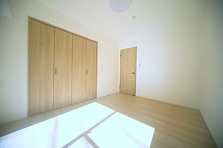 洋室約6帖です！　全居室フローリングとなっております♪