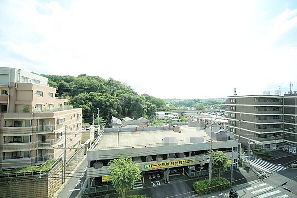 5階部分の南西向きで、陽当り眺望良好となっております♪