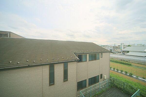 3階部分の南向きで、陽当り風通しが良好となっております♪