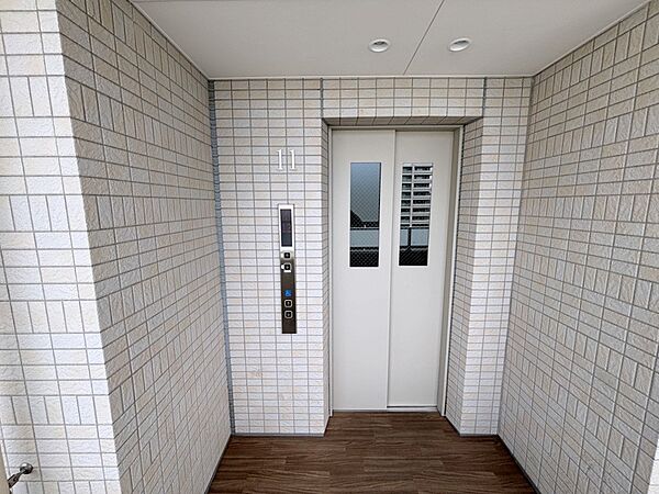 エレベータがございますので、お部屋への移動も安心ですね。