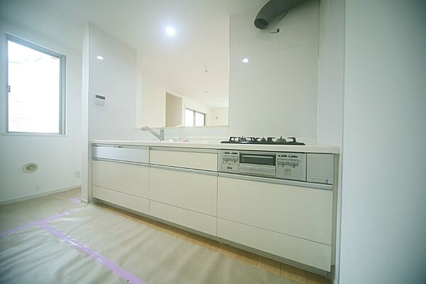 カウンターキッチンで、お料理を作りながら会話が楽しめます♪