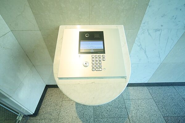 オートロックシステムで、安心のセキュリティ。