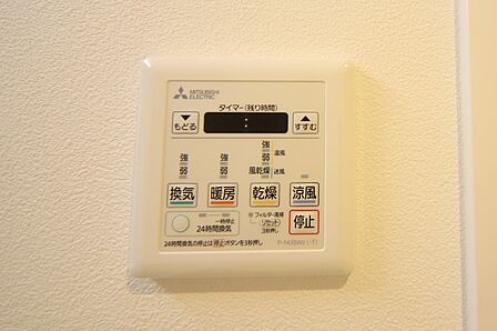 浴室暖房乾燥機付きで、雨の日のお洗濯もできますね。