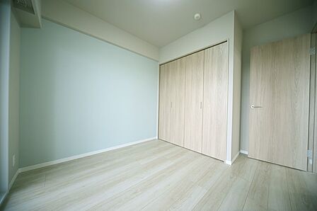 ベランダへ出入りできる洋室はお子様部屋にいかがでしょうか♪