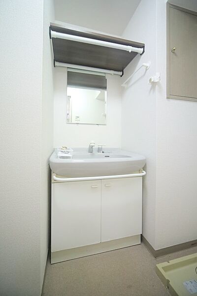 洗面化粧台です！　お出かけ前の身支度もスムーズに♪