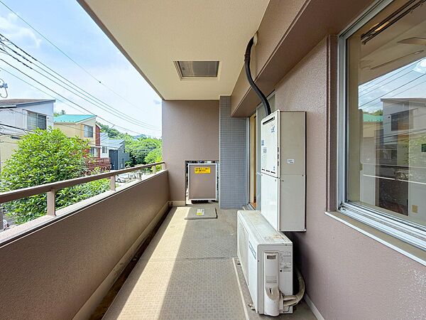 お洗濯物が良く乾きそうな、東南向きのワイドバルコニーです♪