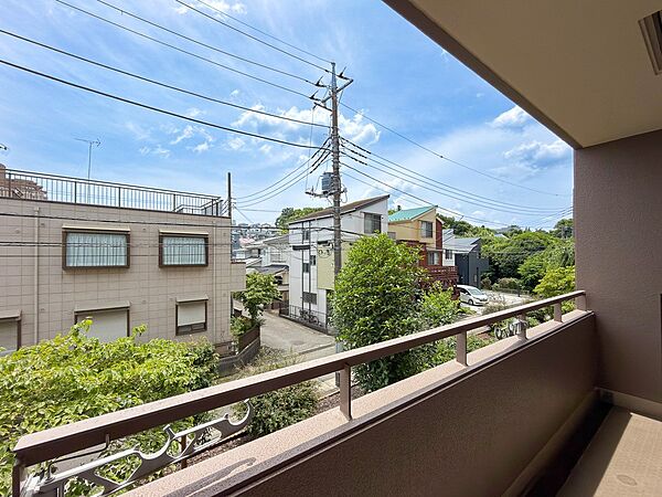2階部分の角部屋で、陽当り風通し良好となっております♪