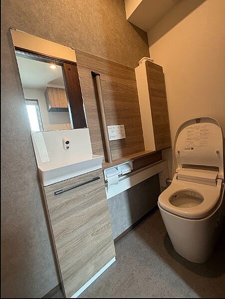 手洗い付き！　温水洗浄機能付きのトイレで、いつも快適に♪