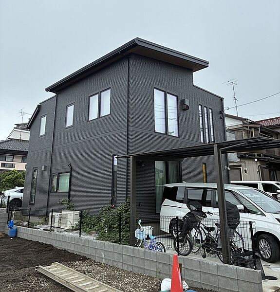 2024年5月築の注文住宅です！　2階建ての大型4ＬＤＫとなっております♪