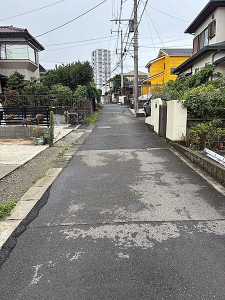 周辺は第1種低層住居専用地域で、閑静な住環境となっております♪