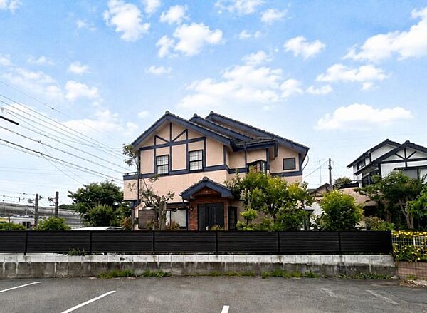 南西5Ｍ道路に面す2階建て！　カースペース並列2台です♪