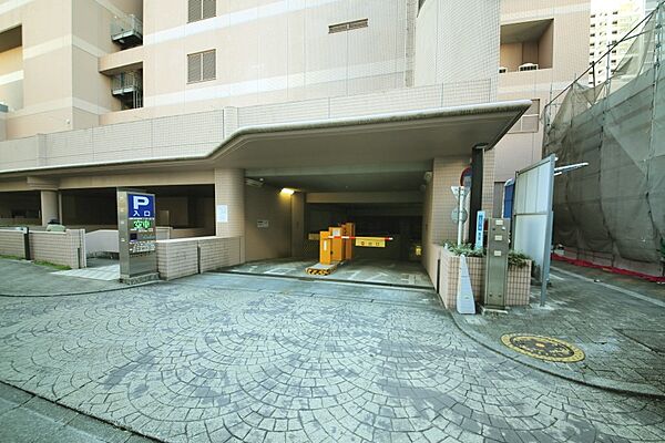 駐車場月額21000円～27000円（空き状況はお問合せ下さいませ。）