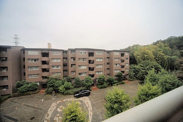 4階部分の東南向きで、陽当り眺望良好となっております♪