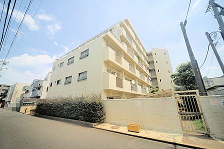 周辺は商業施設が多数あり、生活便利な住環境となっております♪