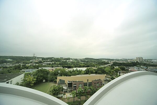 閑静な住宅地で小さなお子様がいるご家族にも安心です。