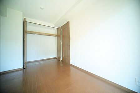 洋室約5.7帖は、お子様部屋にいかがでしょうか♪