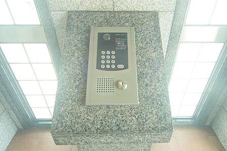 オートロックシステムで、安心のセキュリティ。