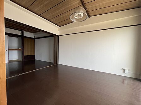 4階部分の東向きで、明るい室内となっております♪
