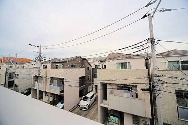 バルコニーからの眺望です！　陽当り眺望良好となっております♪