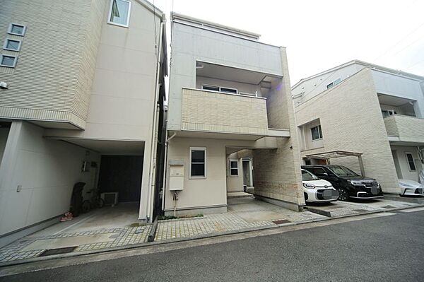周辺は交通量が少ない、閑静な住環境となっております♪