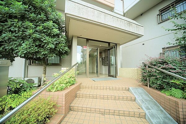 穴吹ハウジングサービスへの、委託管理となっております♪