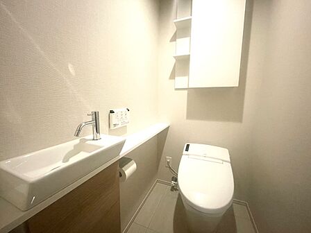 手洗い付き! 温水洗浄機能付きのトイレで、いつも快適に♪