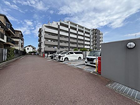 駐車場月額10000円~15000円(空き状況はお問い合わせ下さいませ。)