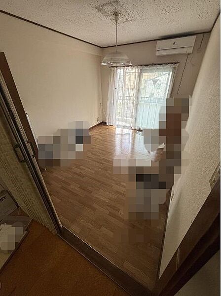 バルコニーに面した、洋室6帖となっております♪