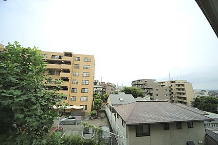 5階部分の南向きで、陽当り眺望良好となっております♪