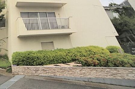 マンションの敷地内には、植栽が施されております♪