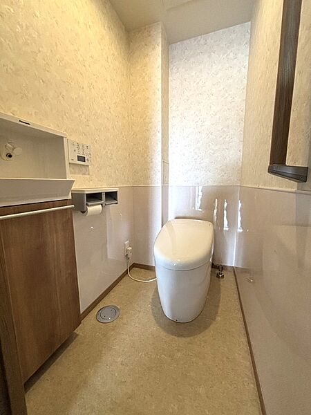手洗い付き！　温水洗浄機能付きのトイレで、いつも快適に♪