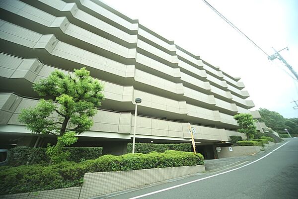 日本住宅管理株式会社への、委託管理となっております♪