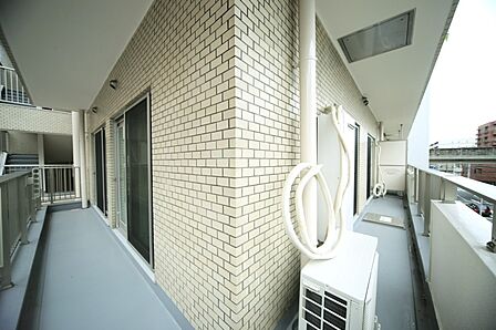 お洗濯物が良く乾きそうな、2面ワイドバルコニーです♪