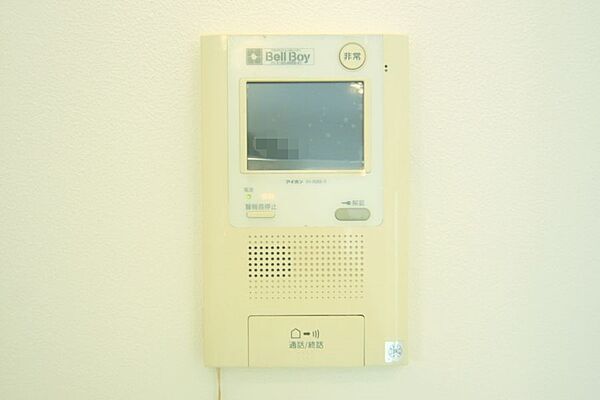 来訪者の確認ができる、モニターホンです。