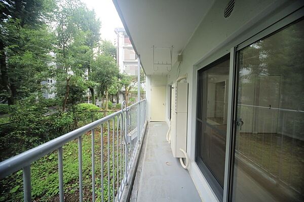 お洗濯物が良く乾きそうな、南向きのワイドバルコニーです♪