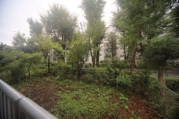 1階部分の南向きで、陽当り良好となっております♪